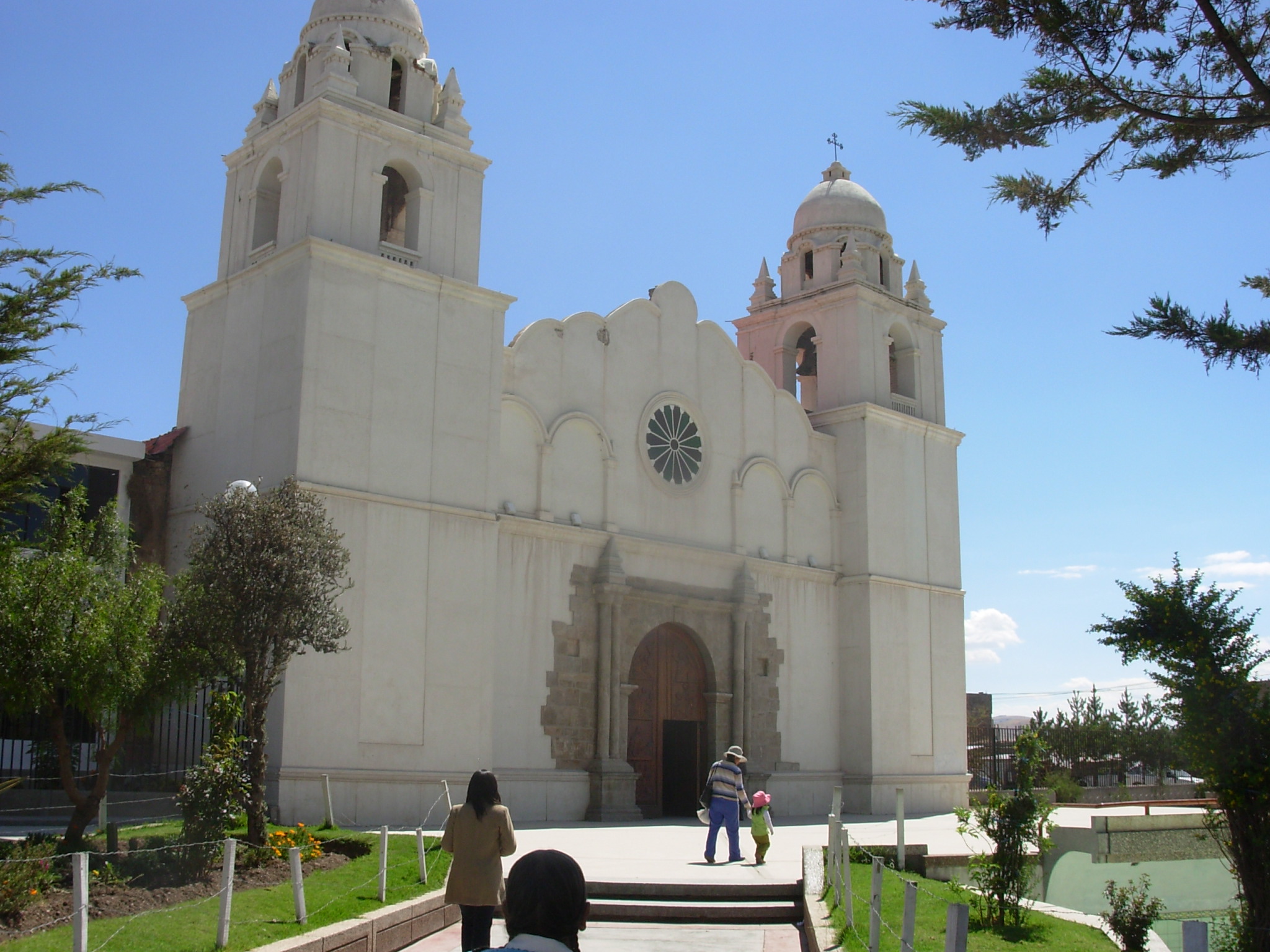 Chupaca,_templo_catolico_-_panoramio